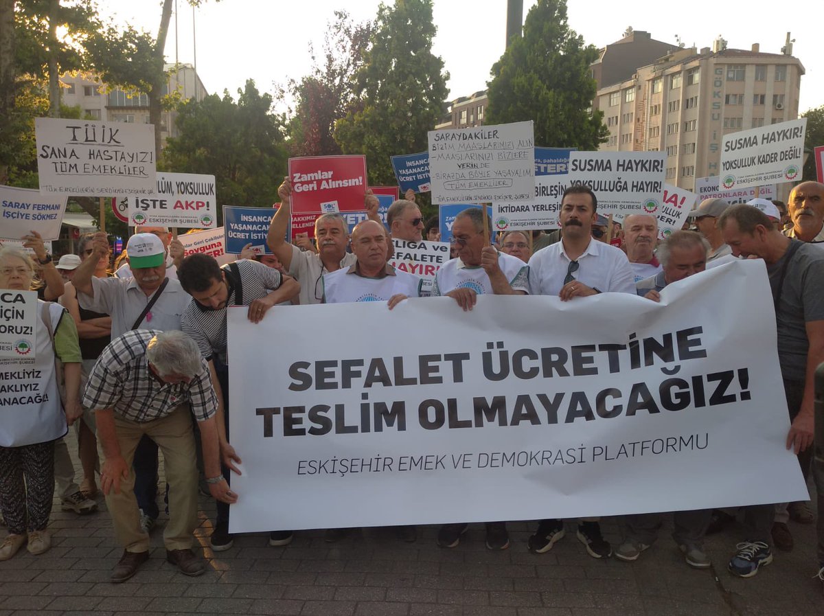 Eskişehir Emek ve Demokrasi Platformunun düzenlediği “Sefalet Ücretine Teslim Olmayacağız!” Eylemine katılarak omuz verdik.

Yürüyüş sırasında bir provokatör tarafından eylem sabote edilmeye çalışılsa da baskılar, provakasyonlar bizleri yıldıramayacak!

<a href="/avtalatyalaz/">Talat Yalaz</a>