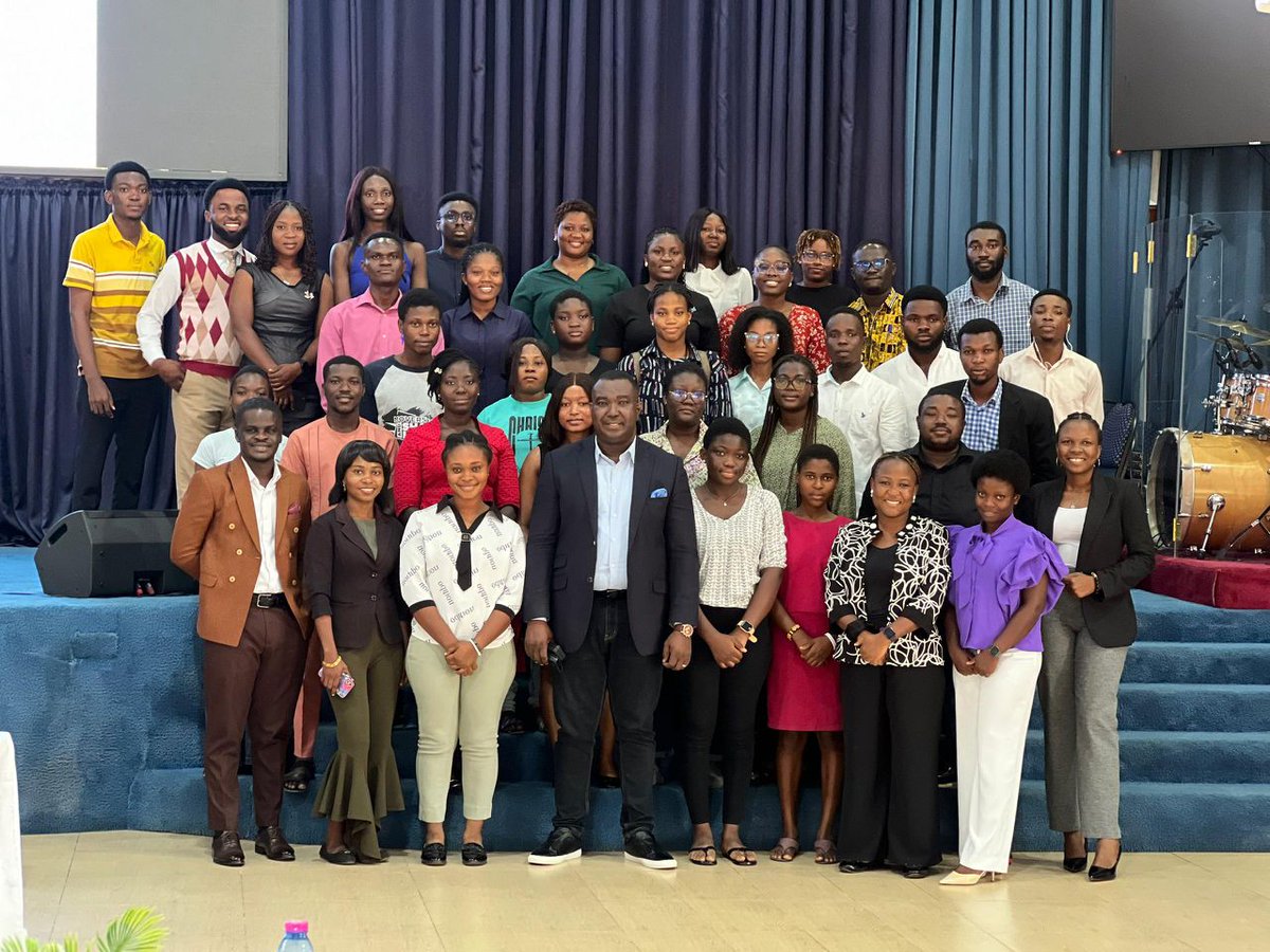 Hcifaithtemple's tweet image. Your willingness to be mentored is inspiring! Let's keep shining! 💡 #YouthMentorship #NextLevelConference  #Hcifaithtemple #fellowship