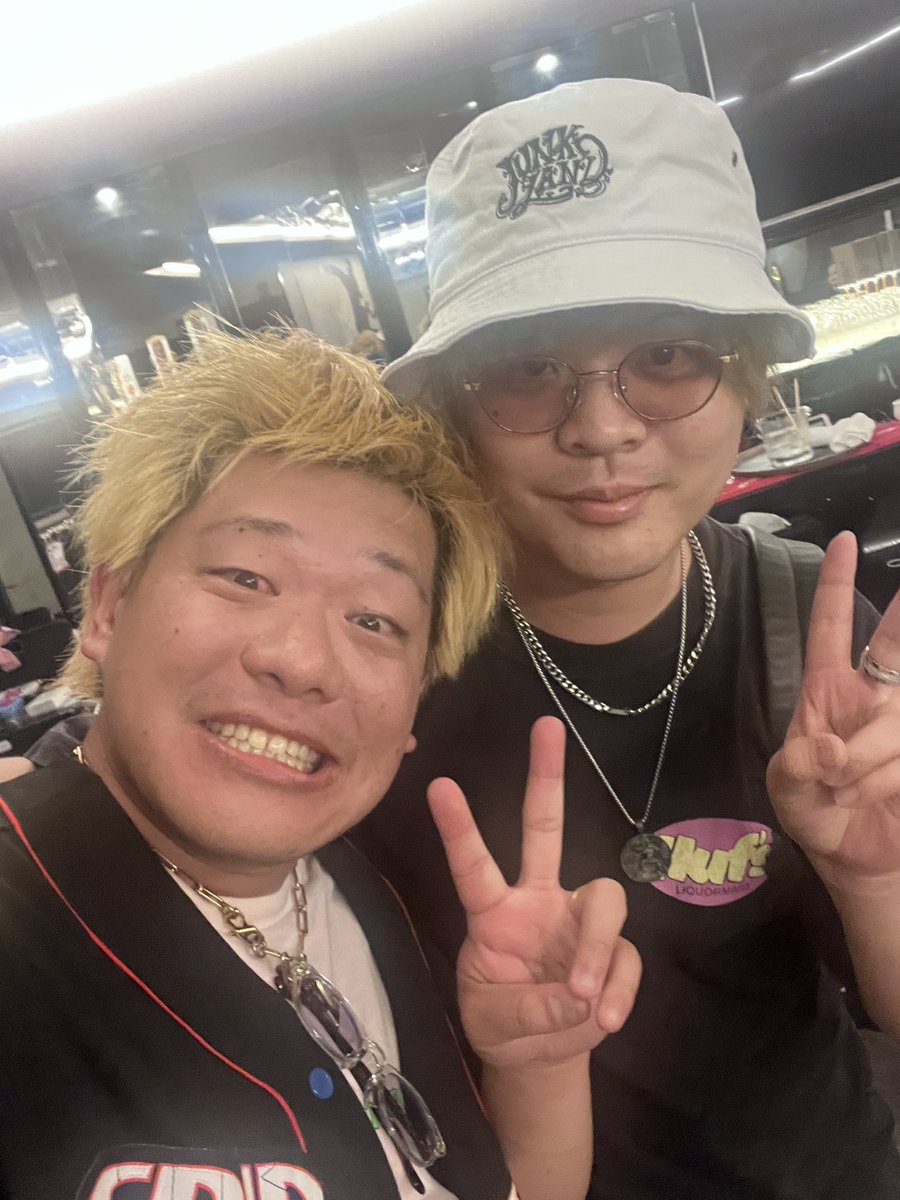 そんでもってたっつぁん
誕生日おめでとう🎉

また年上になりましたな🥳

"頼れる"という言葉を
擬人化したような存在💯

一歩一歩進んで
イカツイ景色見ような👍

（たまに撮るベロベロツーショ添え）