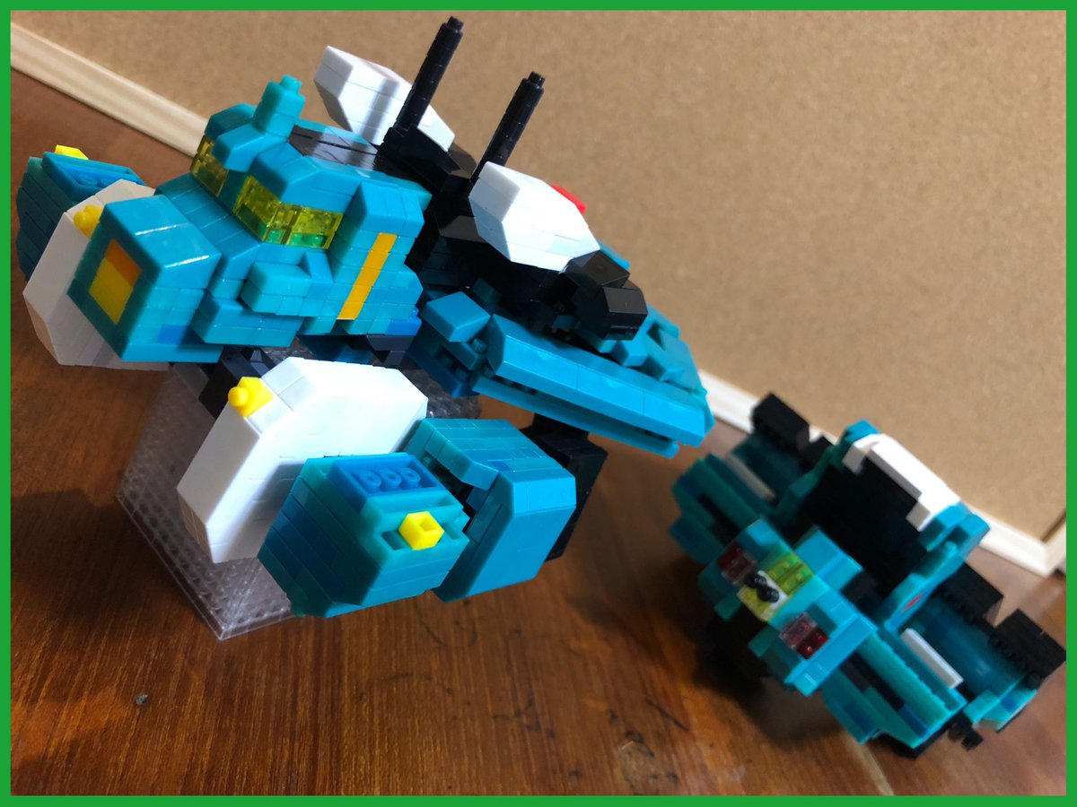 tsueyunatu's tweet image. DAISOプチブロックで
戦闘メカザブングルより
ウォーカーギャリア作りました
一応変形合体します、なんちゃってですが😁
背負い物のローターが重いので
ポーズつけると後ろにのけ反ってしまいます😅
武器はコレから作ります
#プチブロック
#戦闘メカザブングル
