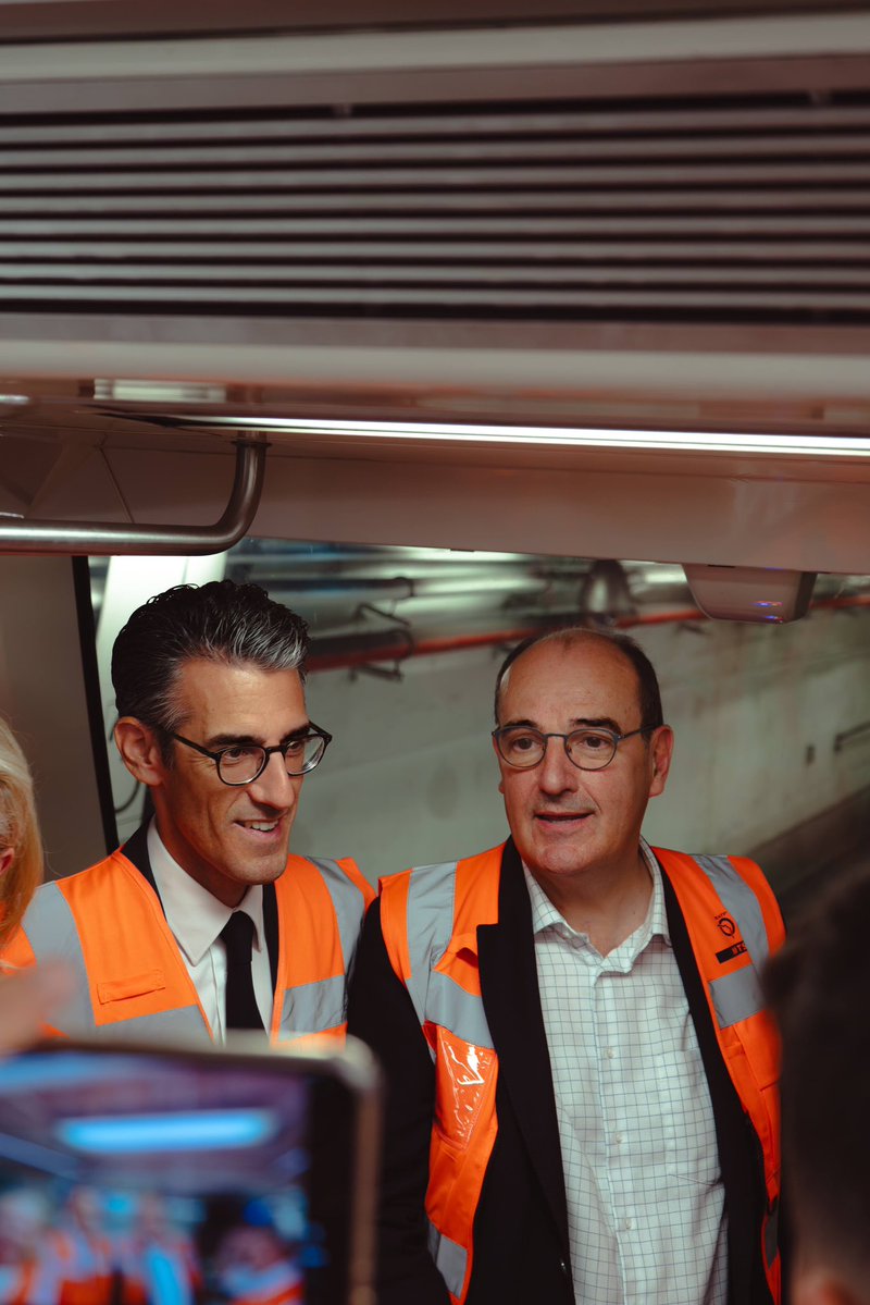 metropolitor_'s tweet image. 🎉 Métropolitor était invité par la @RATPgroup pour célébrer les 125 ans de la ligne 1 à Porte Maillot, son point de départ historique. 

Plaque commémorative, visite de l’ancienne station (désaffectée depuis 1937) et moment fort : @JeanCASTEX aux commandes d’une navette !