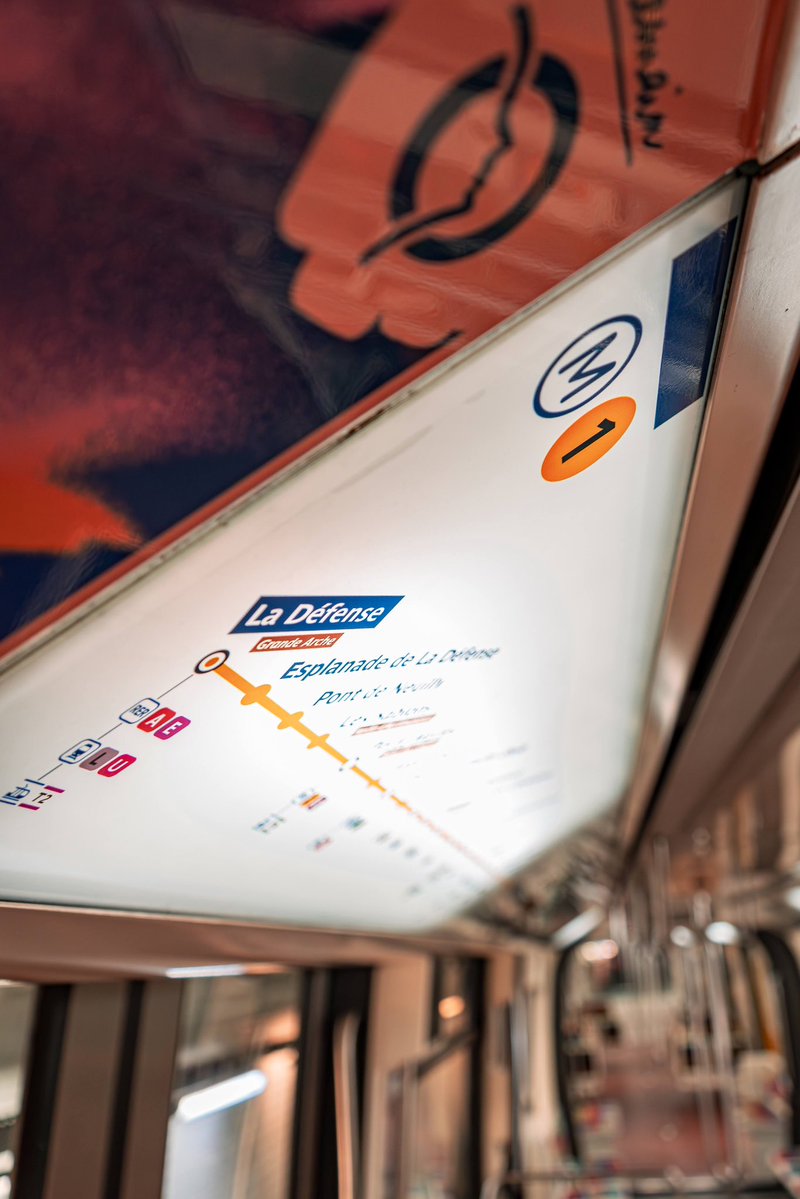 metropolitor_'s tweet image. 🎉 Métropolitor était invité par la @RATPgroup pour célébrer les 125 ans de la ligne 1 à Porte Maillot, son point de départ historique. 

Plaque commémorative, visite de l’ancienne station (désaffectée depuis 1937) et moment fort : @JeanCASTEX aux commandes d’une navette !