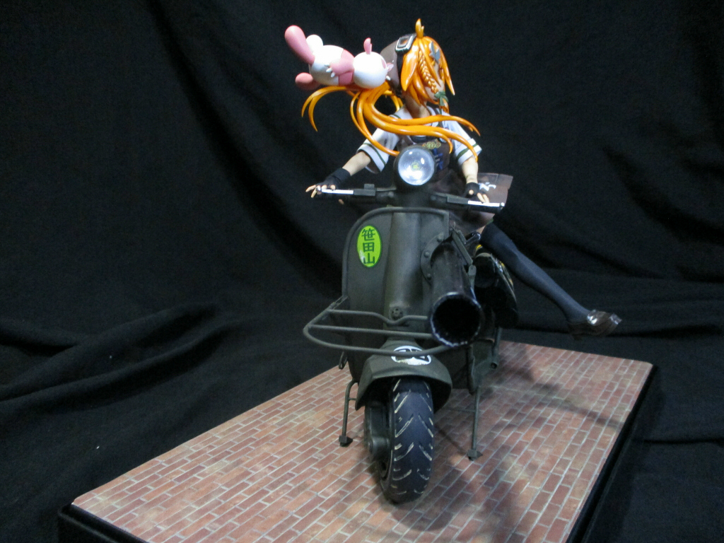 #グリズリーパンダ
#ベスパ150TAP
パンダーフェスティバル向けに作成しました。
キットは単なるベスパなんですが、そのまま作っても面白くない（ちゃんと作れる気がしない）のでこれ（150TAP）をチョイス
そのために色々作る羽目に（笑）

あ、ライトは点灯します