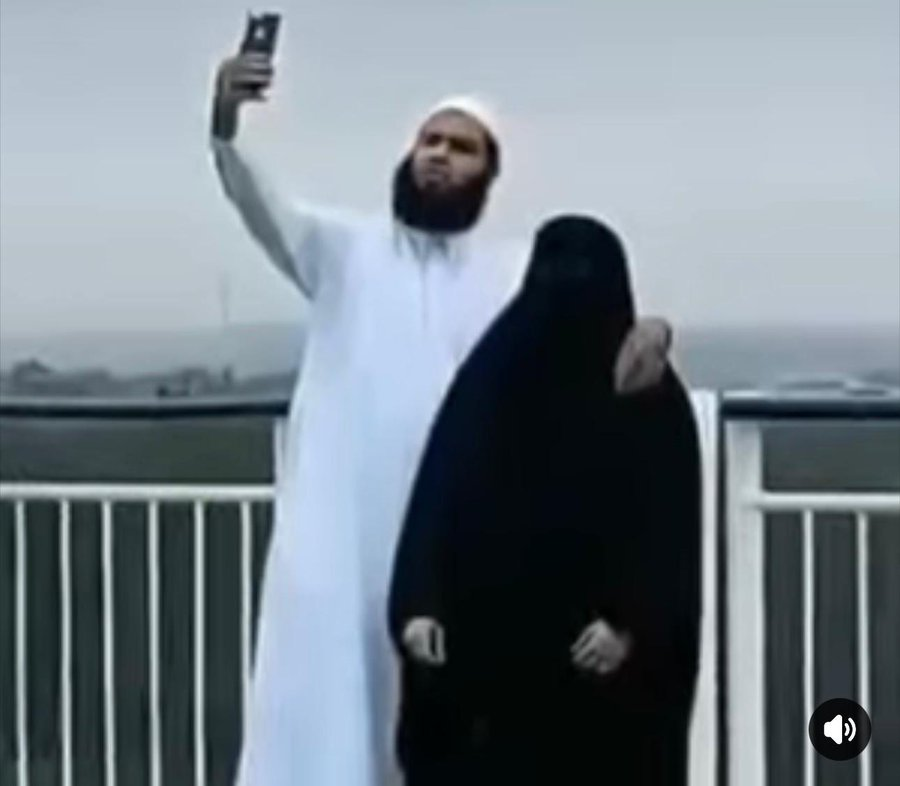 Did Abdul ask his wife to "Say Cheese"?