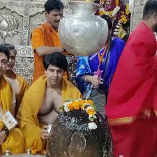 chitrapadhi's tweet image. Good slap to head of #FoolKit ,  @JaipurDialogues and his gang ..

First protest this beep eater inside our temples in India ...