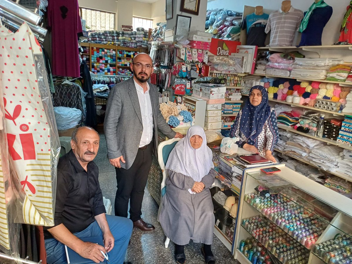 #HerMahallesiyle Ümraniye diyerek 35 Mahallemizin dört bir yanında çalınmadık kapı, sıkılmadık el, dokunmadık yürek bırakmayacağız.

İlçe Başkan Yardımcımız Emre Azak ve Mahalle Başkanımız Ayhan Korkmaz, esnaflarımızı ziyaret ederek, onların taleplerini ve önerilerini dinleme