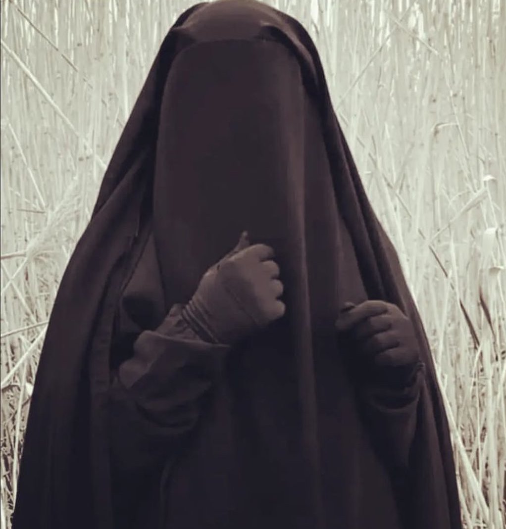 خالد السعران (@khaled_alsaran) on Twitter photo #وصية ناصـح ..
أختي المُسلِمة: افتخري بحِجابك؛ فقدوتك أُمهات المُؤمنين والصحابيات والصالحات، واستري نفسك برغبتك طاعةً لله، قبل أن يسترك الكفن رغماً عنك، فاللهم ارزق نساء المُسلمين حُب الحِشمة والحِجاب والستر والحياء. <a href="/maasm909/">مُحِبُّ الْخَيْر</a> <a href="/___do3a/">🌴 #دعا_وأجر 🌴</a> #وصية ناصـح ..
أختي المُسلِمة: افتخري بحِجابك؛ فقدوتك أُمهات المُؤمنين والصحابيات والصالحات، واستري نفسك برغبتك طاعةً لله، قبل أن يسترك الكفن رغماً عنك، فاللهم ارزق نساء المُسلمين حُب الحِشمة والحِجاب والستر والحياء. <a href="/maasm909/">مُحِبُّ الْخَيْر</a> <a href="/___do3a/">🌴 #دعا_وأجر 🌴</a>