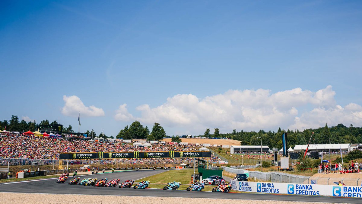 👏 220 tisíc fanoušků vytvořilo v Brně neskutečnou atmosféru. Děkujeme, že jste byli stejně jako my součástí návratu <a href="/MotoGP/">MotoGP™🏁</a> do Česka!

Sledovali jsme dominantní výkon Marca Márqueze a gratulujeme také Filipu Salačovi, který dojel v Moto2 na skvělém 8. místě. 

Byla to jízda!