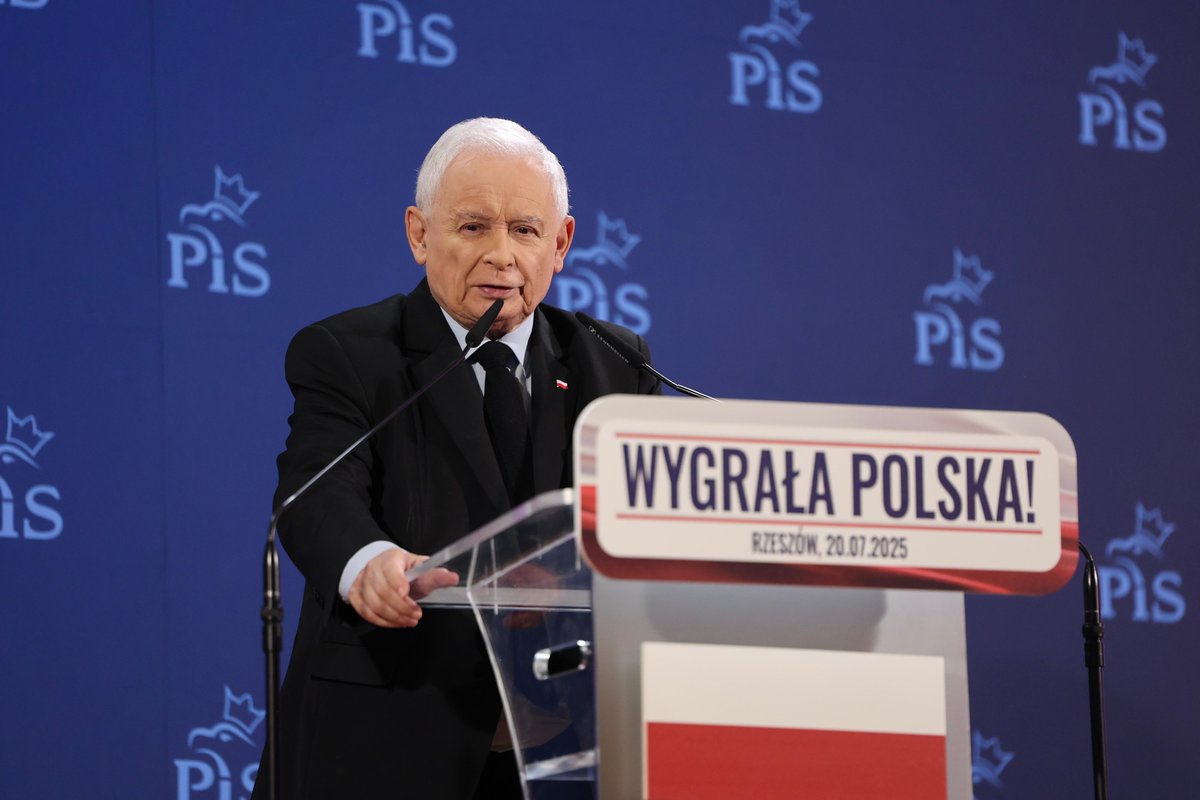 Prawo i Sprawiedliwość (@pisorgpl) on Twitter photo 💬 Prezes PiS J. Kaczyński <a href="/OficjalnyJK/">Jarosław Kaczyński</a>: Mamy zadania doraźne i takie, które są na dłuższą metę. 6 sierpnia odbędzie się zaprzysiężenie. Druga strona mówi rzeczy horrendalne i odrzucają podstawowe zasady praworządności. Pierwsze nasze zadanie to zmobilizować jak najwięcej osób, 💬 Prezes PiS J. Kaczyński <a href="/OficjalnyJK/">Jarosław Kaczyński</a>: Mamy zadania doraźne i takie, które są na dłuższą metę. 6 sierpnia odbędzie się zaprzysiężenie. Druga strona mówi rzeczy horrendalne i odrzucają podstawowe zasady praworządności. Pierwsze nasze zadanie to zmobilizować jak najwięcej osób,