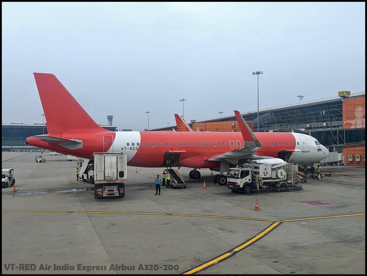 shivendra__s's tweet image. VT-RED, @AirIndiaX @Airbus A320-200 at @DelhiAirport 

@khabri_lal 
@dipalay 
#AirIndiaExpress #AirbusA320 #airbus #Delhi #delhiairport