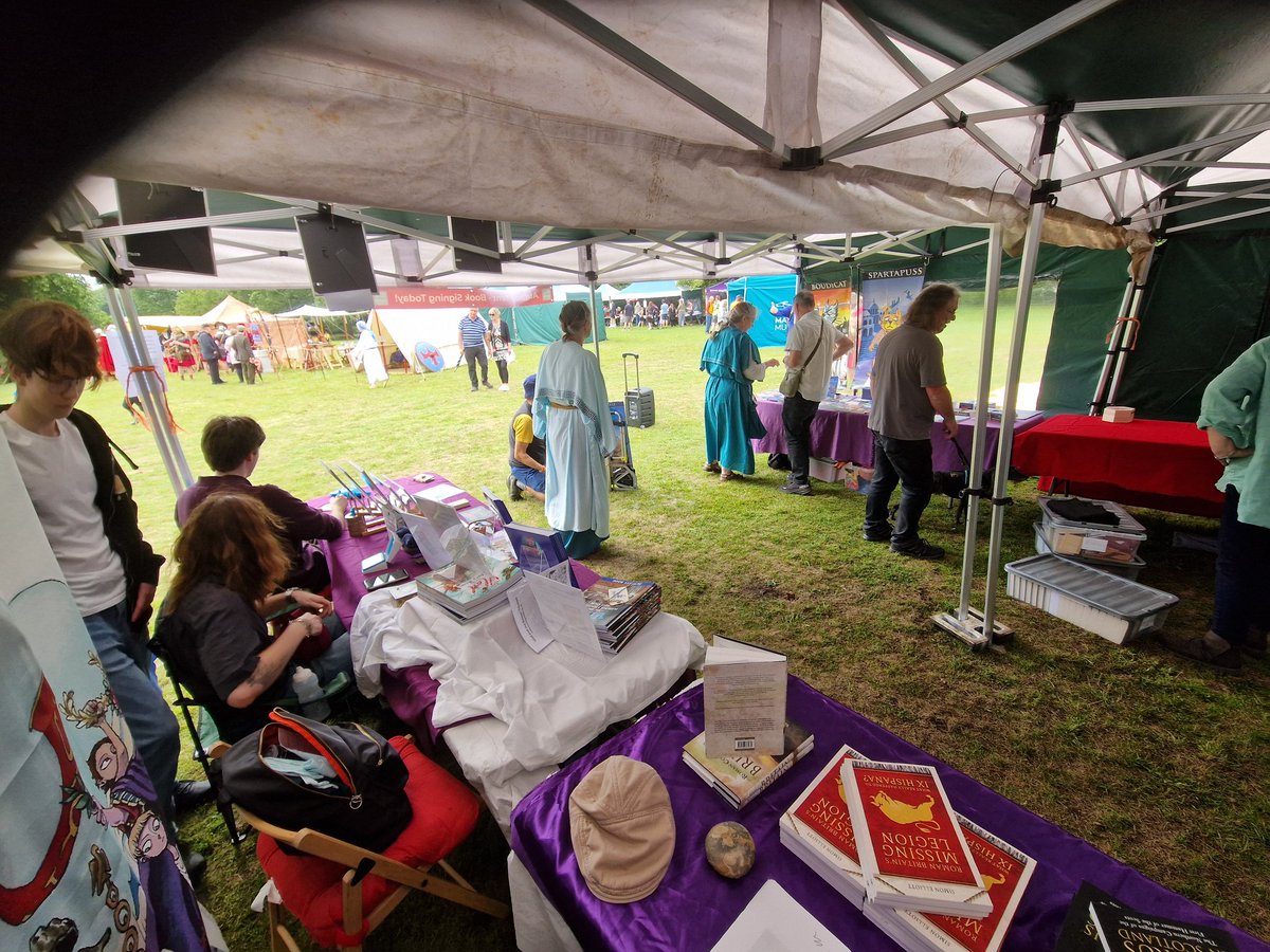 SimonElliott20's tweet image. Fabulous for Sara, Hector the Archaeological Dog and I to spend time with great friends at the lovely @MaltonMuseum Roman History Festival today!