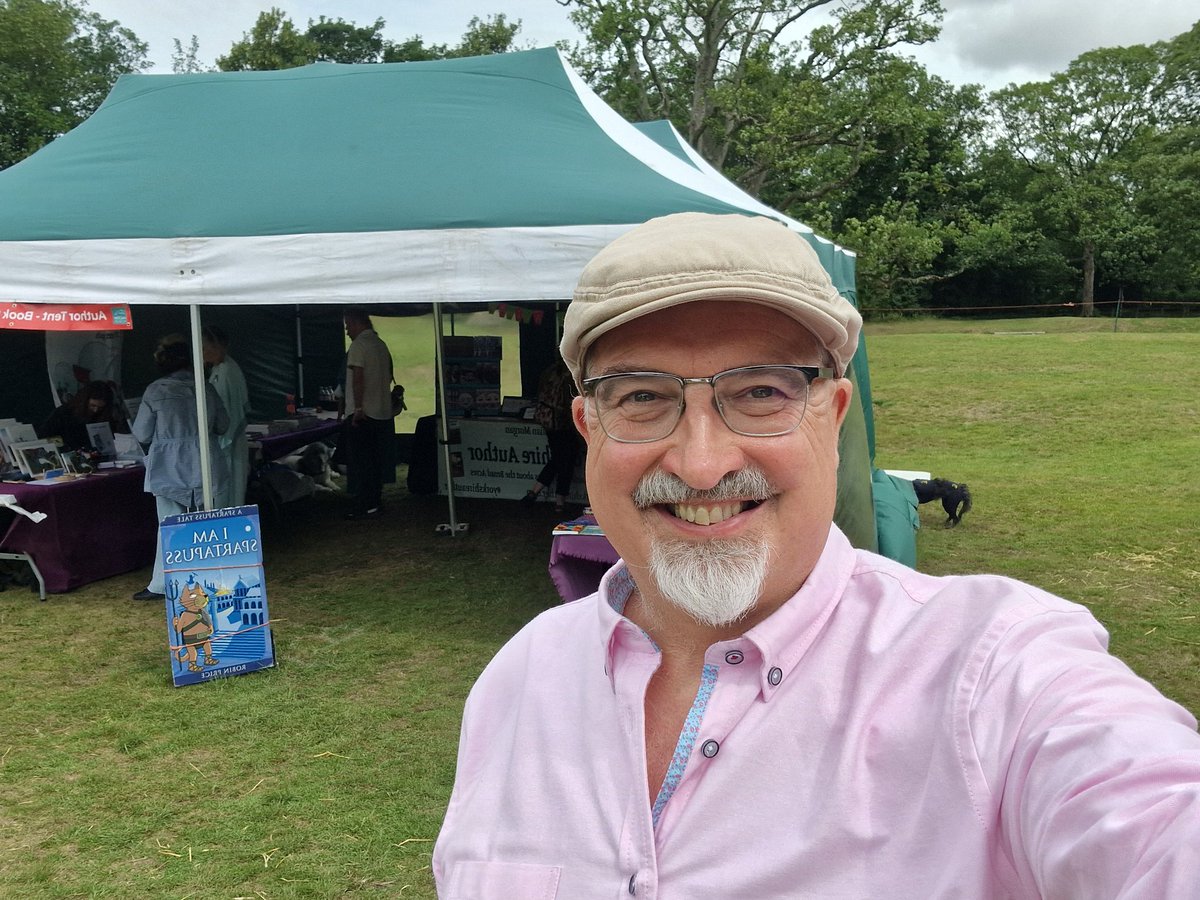 SimonElliott20's tweet image. Fabulous for Sara, Hector the Archaeological Dog and I to spend time with great friends at the lovely @MaltonMuseum Roman History Festival today!