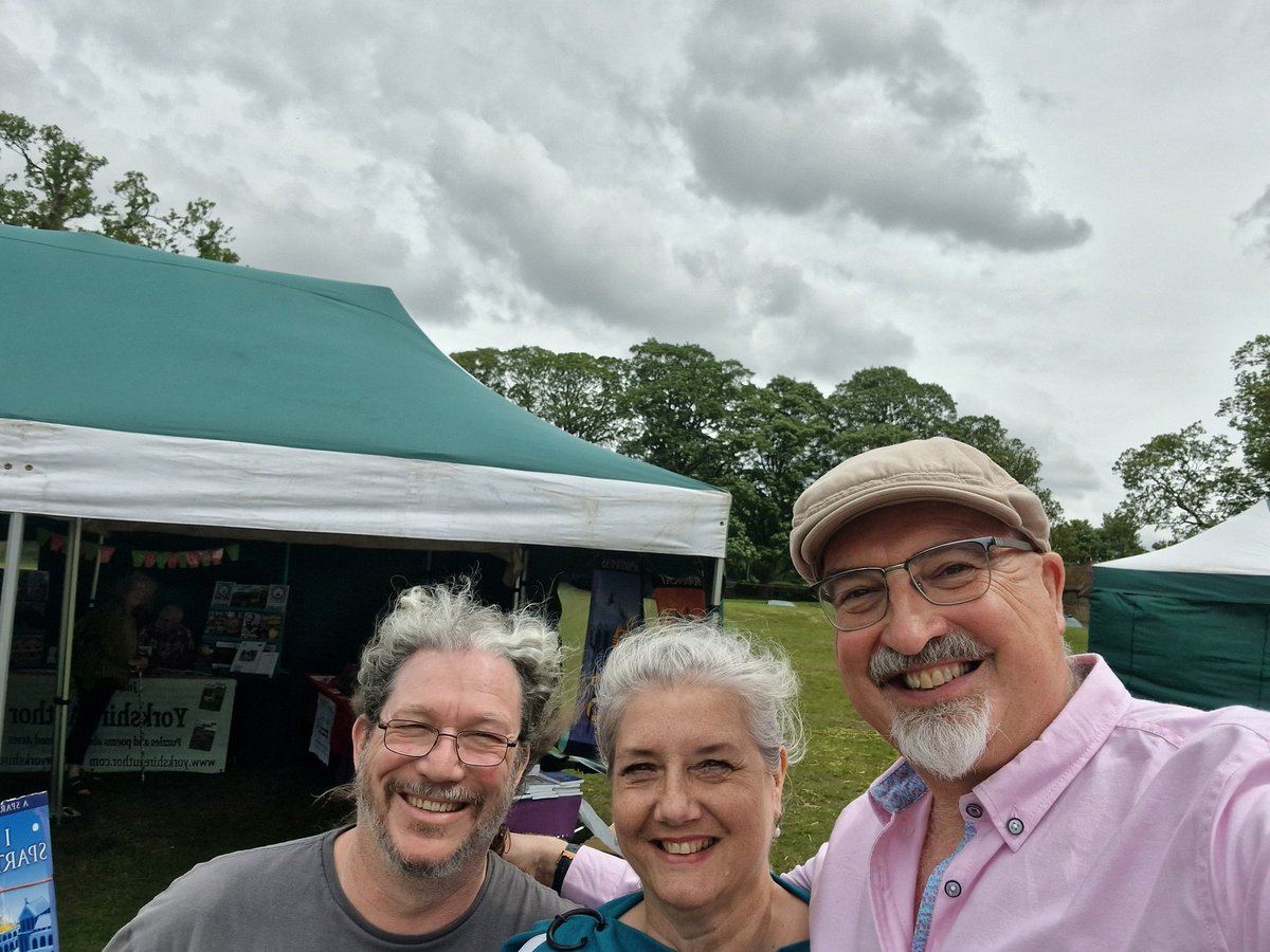 SimonElliott20's tweet image. Fabulous for Sara, Hector the Archaeological Dog and I to spend time with great friends at the lovely @MaltonMuseum Roman History Festival today!