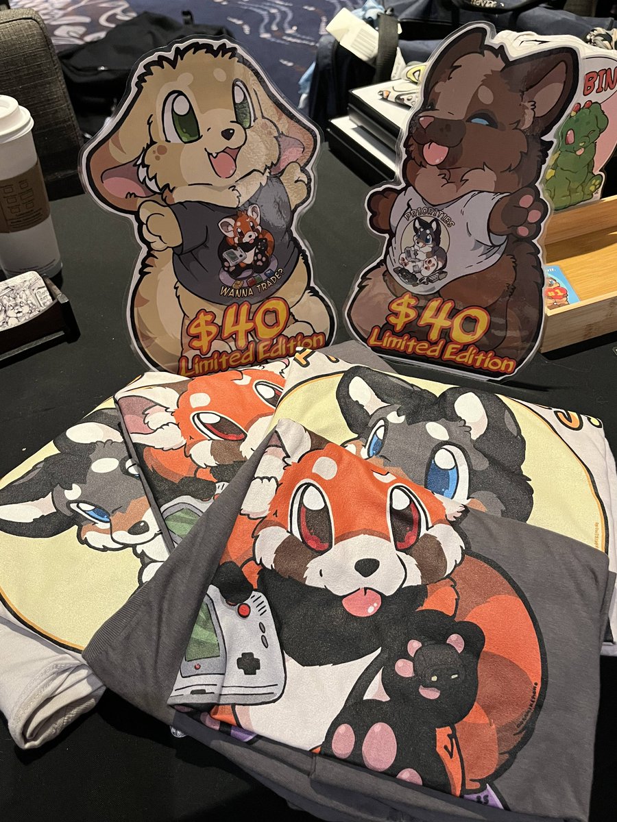 fureh's tweet image. One of our Guests of Honour, Ookami Kemono, apparently still has some of their limited edition Retro Barkade shirts to sell. The den is running 10 to 4 today. I'm going to hurry over, you should too. #FEH2025