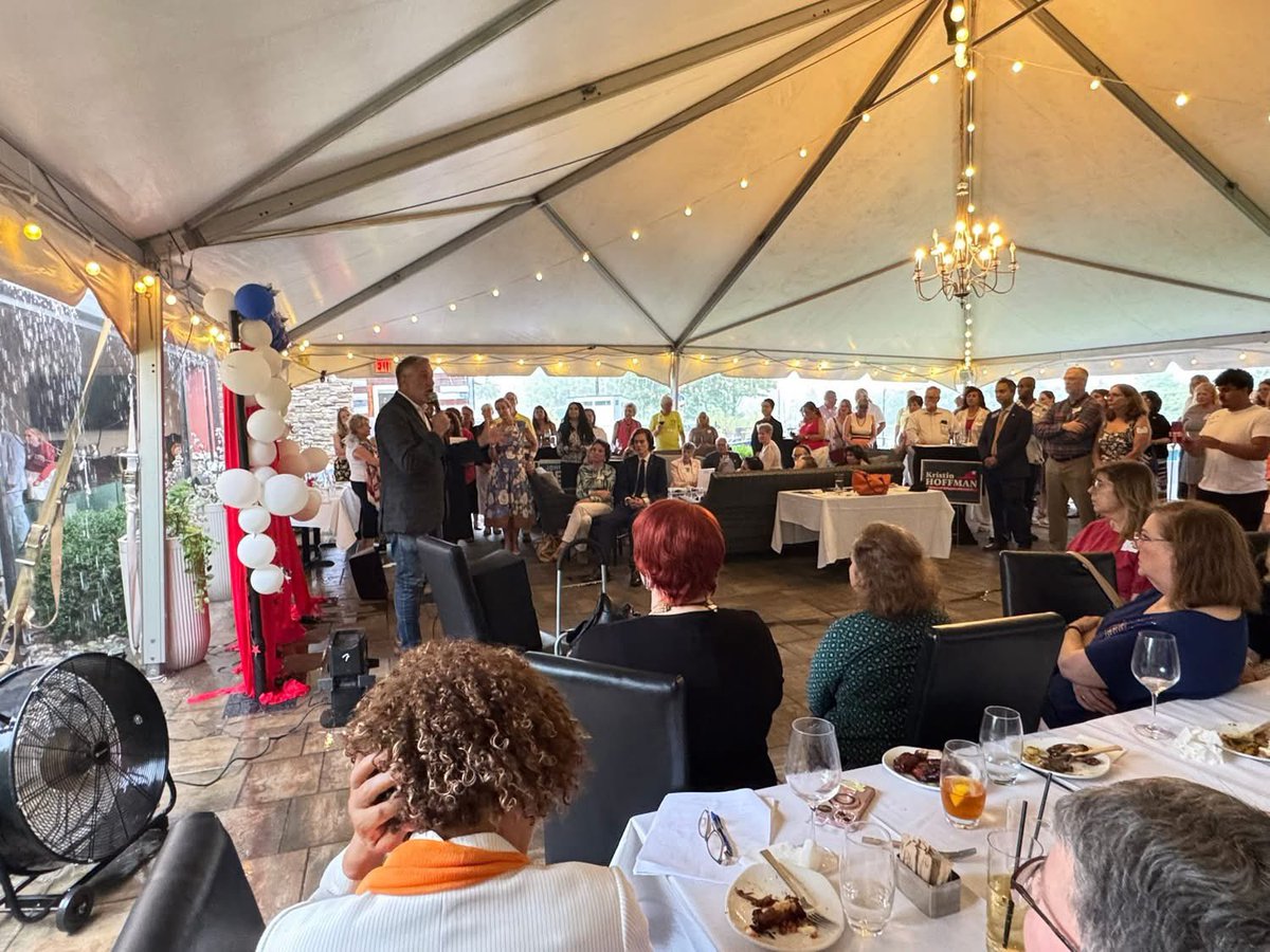 JohnReid4VA's tweet image. Even in the summer heat and the evening monsoon rain we still had a huge crowd of amazing activists and new voters turn out for this wonderful fundraising meet and greet event organized by all 11 Northern Virginia GOP Women’s groups!!!
I am so thankful for their support and good…