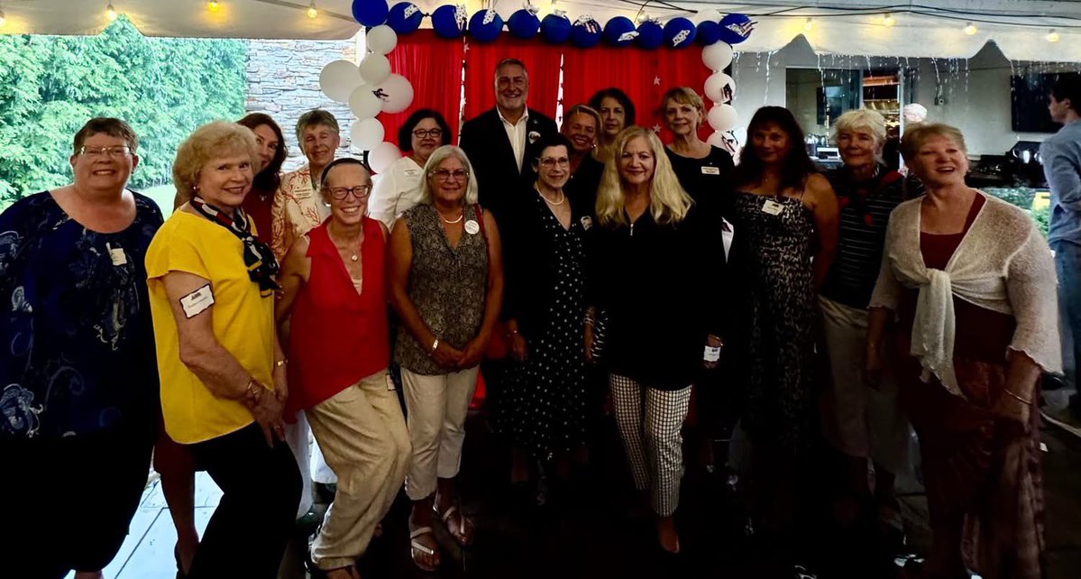 JohnReid4VA's tweet image. Even in the summer heat and the evening monsoon rain we still had a huge crowd of amazing activists and new voters turn out for this wonderful fundraising meet and greet event organized by all 11 Northern Virginia GOP Women’s groups!!!
I am so thankful for their support and good…