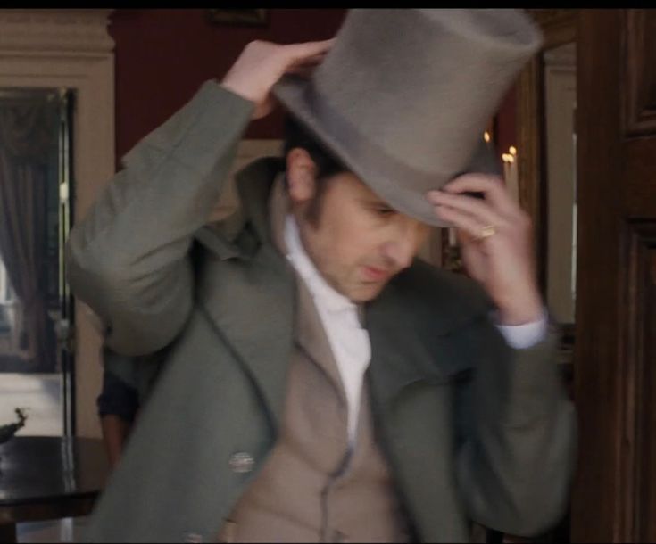 vocalopal's tweet image. Hang on to your hat, hang on to your hope. Tomorrow is another day, so go find that girl. #Sanditon
#Heybourne