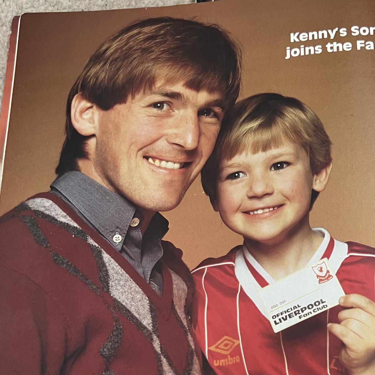 ScouseBud's tweet photo. Looking through old stuff. Have a look at this @kennethdalglish &amp; his Son Paul. What a beautiful pic @LFC 
#YNWA #LiverpoolFC @LFCTV https://t.co/1uPs543Tav
