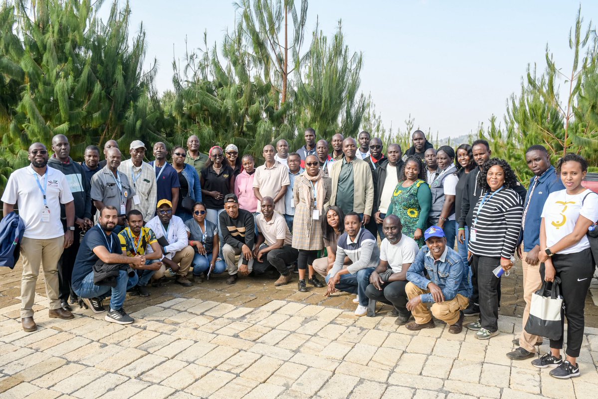 chuka__uni's tweet image. The seventh day of the training featured a hands-on learning experience with a field visit to Kibari Bee and Aqua Farm. Participants explored the integrated farming systems where both beekeeping and aquaculture thrive side by side.
At the farm, trainees were taken through the…