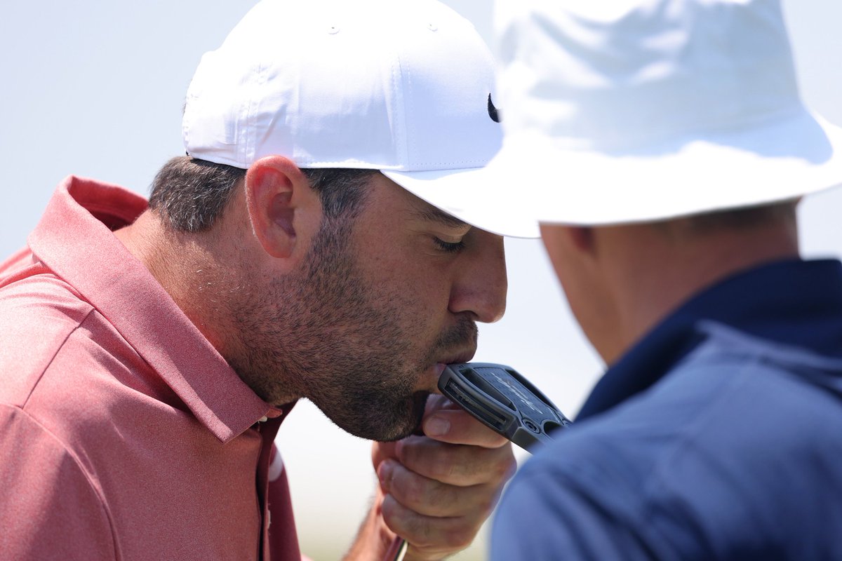 UnderdogGolf's tweet image. Scottie Scheffler last 3 holes:
15-foot par save
16-foot par save
15-foot birdie
13 putts of 10+ feet made this week.