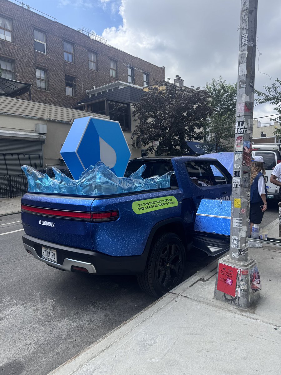 stonksnwhatnot's tweet image. Can spot this ride anywhere. @liquidiv x @Rivian bullish $RIVN