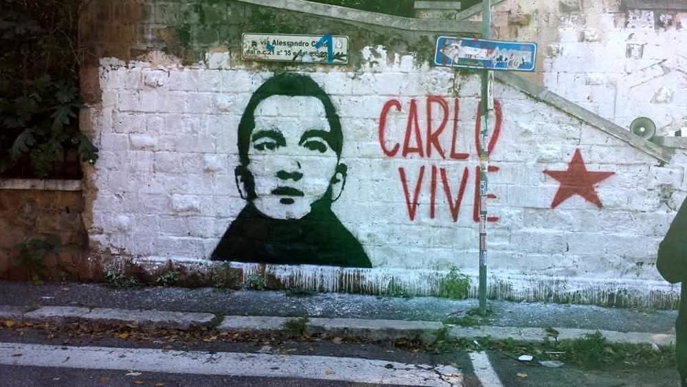 El 20 de julio de 2001, la policía italiana asesinó a Carlo Giuliani, anarquista de 23 años, durante las protestas contra el G8 en Génova.

Un disparo en la cabeza.
Ninguna justicia.
Ni olvido, ni perdón.

Carlo vive. I morti siete voi.

#CarloGiuliani
#20Julio
