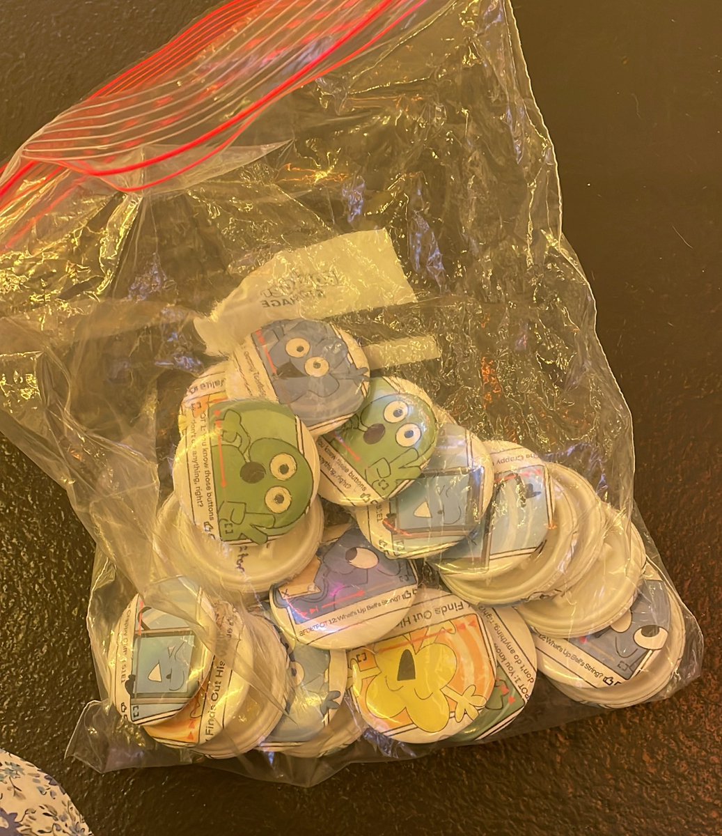 kofisimulator's tweet image. me and spartan are at the bfdixii meetup once again giving out pins for free! one per person once again and i'm running low so be quick to grab one !! we are currently on floor 3 !!!!!!