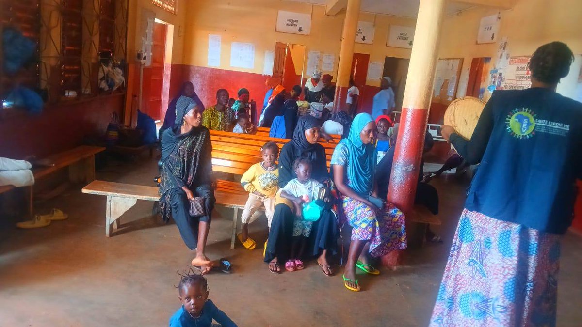 Sevguinee's tweet image. Sensibilisation au centre de santé urbain de Hérémakono (Mandiana) sur l’importance de la planification familiale du programme d’accompagnement des femmes enceintes du dispositif SOFIA, financé par @EF_LINITIATIVE