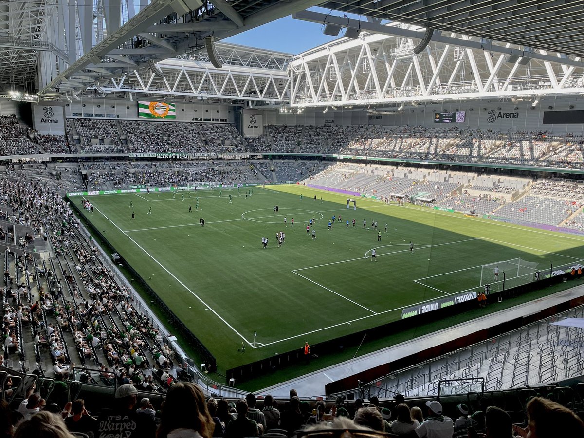 theadelites's tweet image. At the Hammarby game in Stockholm. A few other #LUFC fans here too. Absolutely outstanding facilities, amazing stadium, cushioned seats (!), and the Hammarby Ultras singing the whole time. Oh and the opposition are so tinpot there’s literally about 15 away fans.