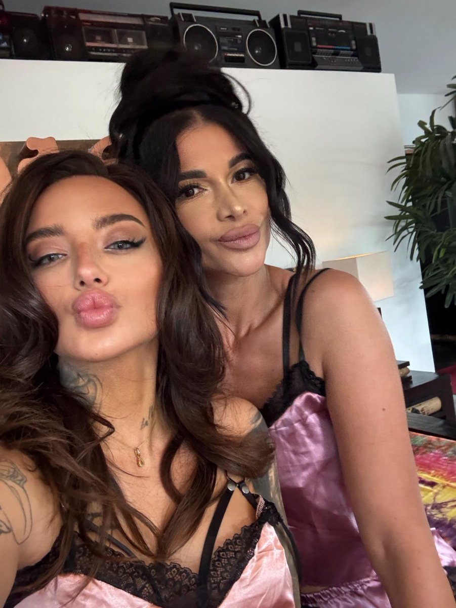 Das wohl heißeste Duo des Jahres 💋 onlyfans.com/micaelaschaefer