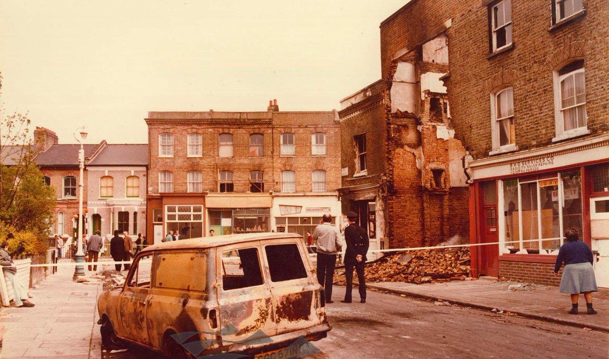 25YearsAgoLive's tweet image. Rioting breaks out in Brixton (South London) following the fatal shooting of Derek Bennett, a 29-year-old black man, by police. 27 people are arrested.