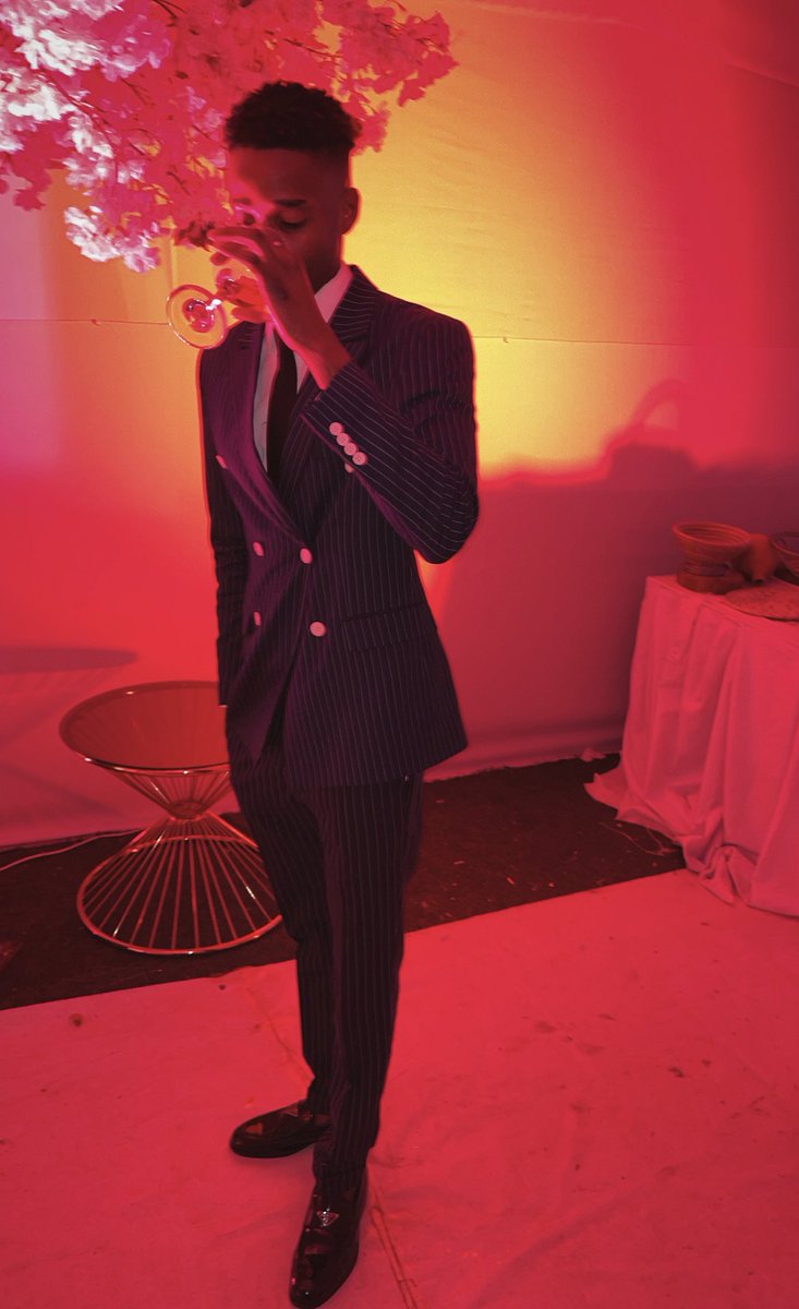 AloneWal's tweet image. Elegância! Reside na simplicidade de cada detalhe &amp;amp; claro, o clássico nunca  sai de moda!