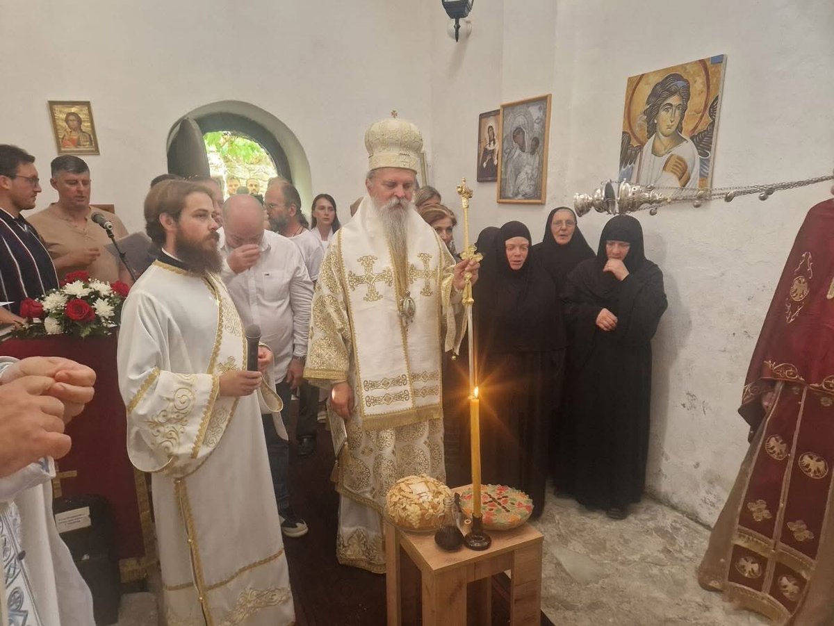 DecaniMonastery's tweet image. Divine #Liturgy at the Monastery of Saint Kyriaki in #Prizren
On Sunday, 20 July 2025, when our Holy Church liturgically commemorates the memory of the Holy Great Martyr Kyriaki (Saint Nedelja), His Eminence Teodosije, Metropolitan of Raška and Prizren, celebrated the Divine…