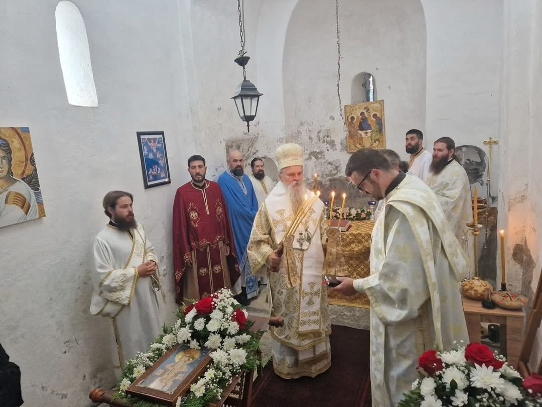 DecaniMonastery's tweet image. Divine #Liturgy at the Monastery of Saint Kyriaki in #Prizren
On Sunday, 20 July 2025, when our Holy Church liturgically commemorates the memory of the Holy Great Martyr Kyriaki (Saint Nedelja), His Eminence Teodosije, Metropolitan of Raška and Prizren, celebrated the Divine…