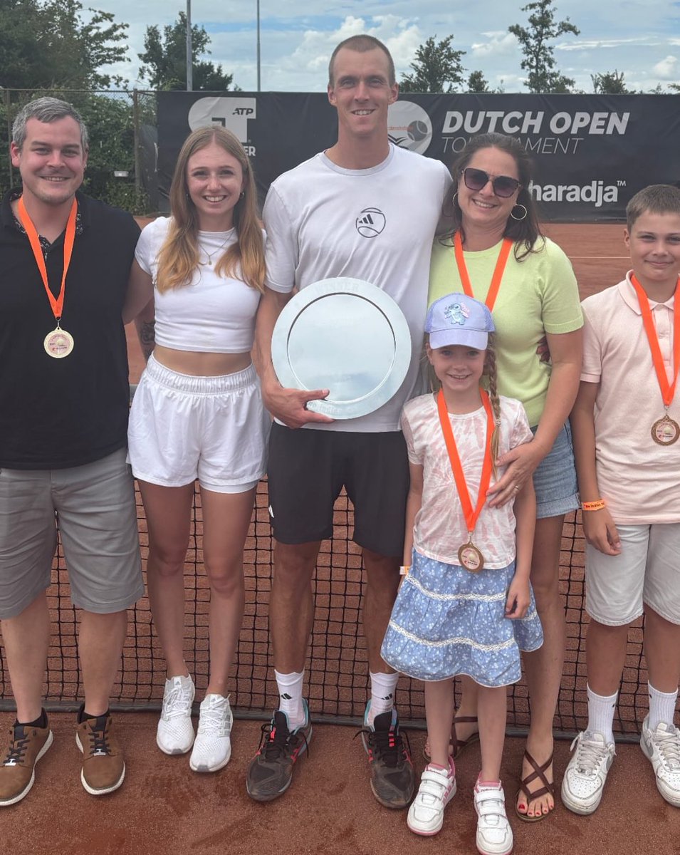 BritishTennisUp's tweet image. Jan Choinski🇬🇧 with the title at the Bunschoten Open🏆🇳🇱
Huge congratulations again Jan!🇬🇧💪🏼