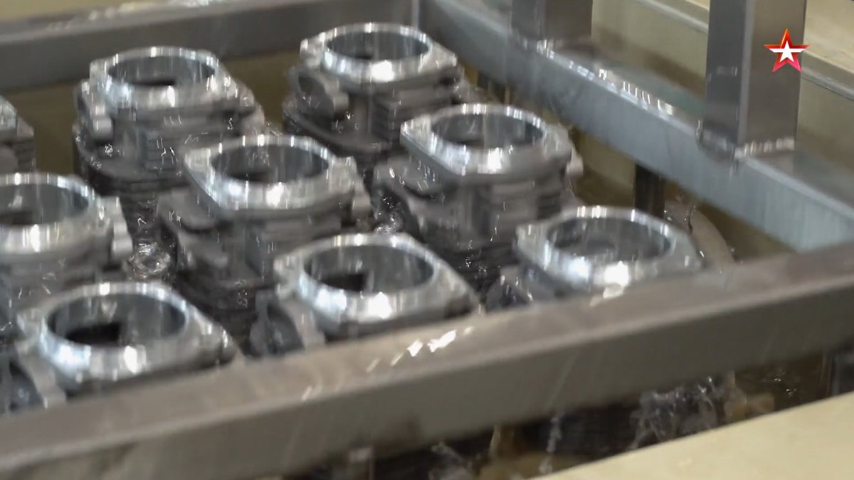 fab_hinz's tweet image. Russian TV aired a new report on Shahed/Geran production in Alabuga. The footage shows local engine manufacturing suggesting Russia may no longer depend on either Iranian or Chinese engines.