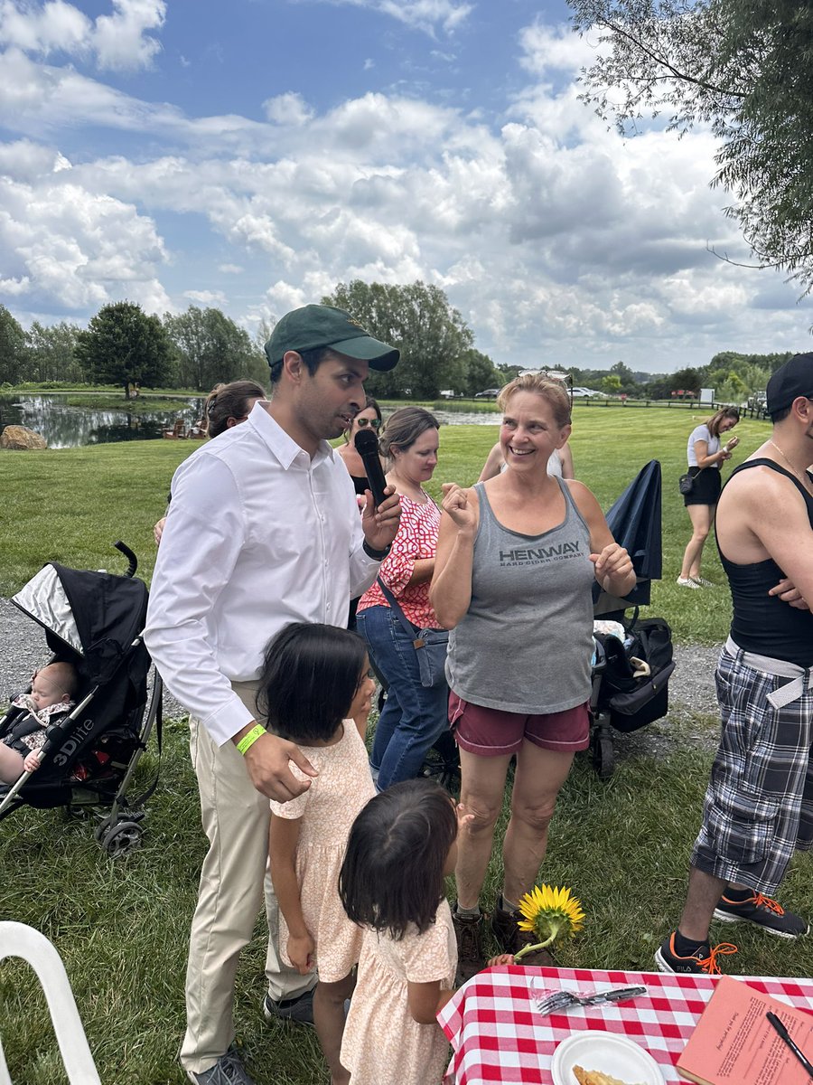 RepSuhas's tweet image. Had a blast judging the pie eating contest at @TheFarmerSays Peach Fuzztival. Maya and I also took part in our first peach pit spitting contest too. One of our many farm festival stops this year to highlight our new Agritourism Caucus.