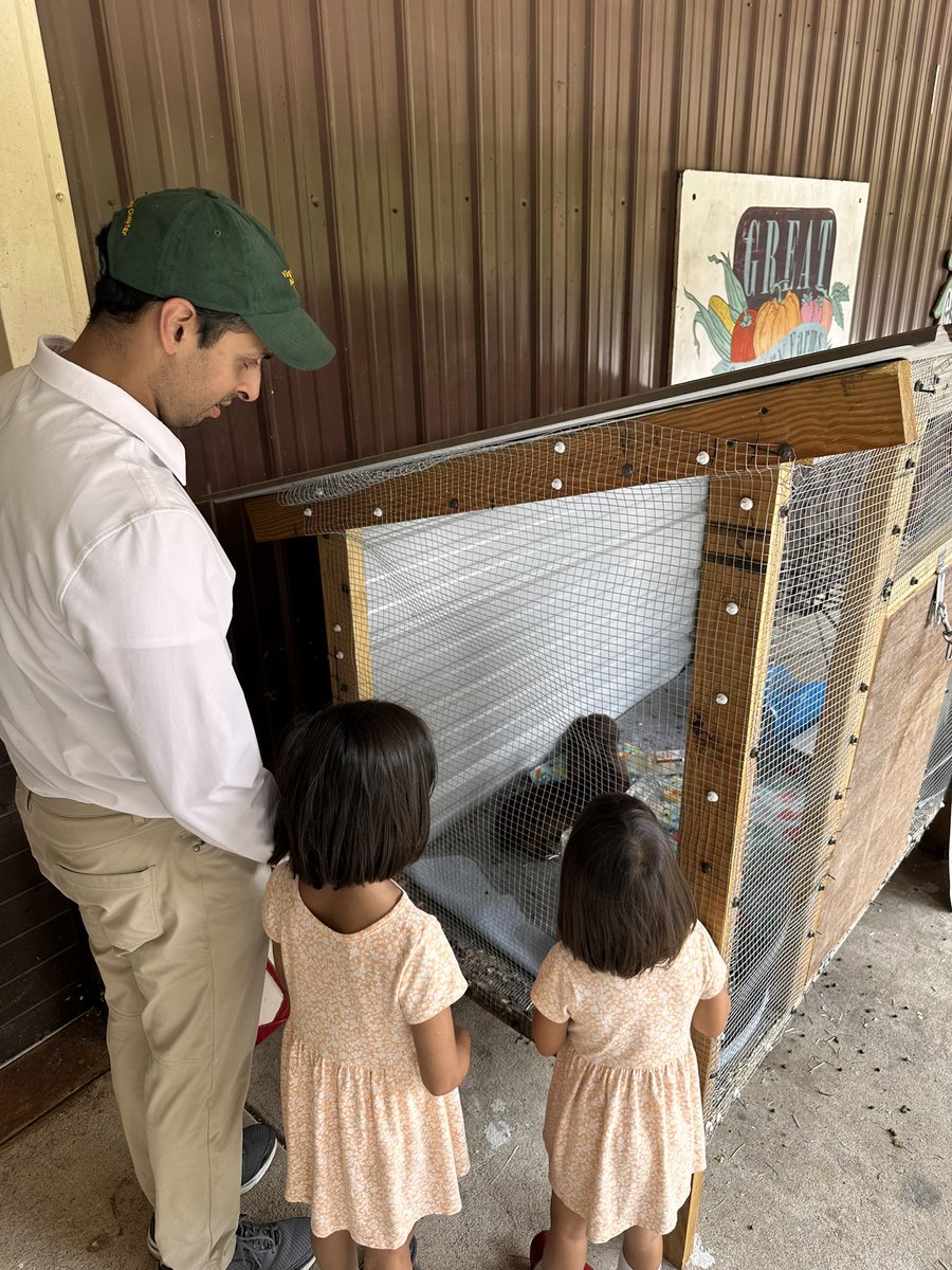 RepSuhas's tweet image. Had a blast judging the pie eating contest at @TheFarmerSays Peach Fuzztival. Maya and I also took part in our first peach pit spitting contest too. One of our many farm festival stops this year to highlight our new Agritourism Caucus.