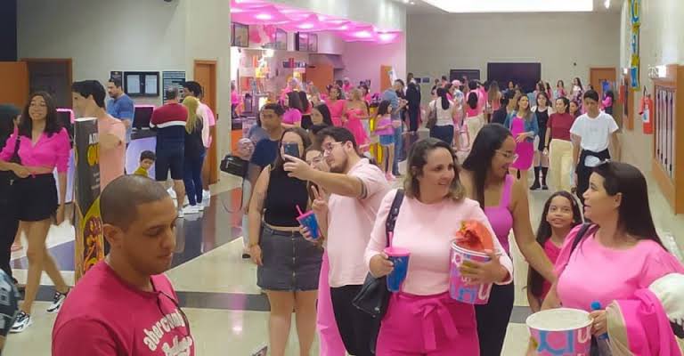 thisdracarys's tweet image. 2 anos do lançamento de barbie
só quem viveu sabe, os cinemas lotados e todo mundo indo de rosa, a sensação emocionante pós filme, que saudades 😭
