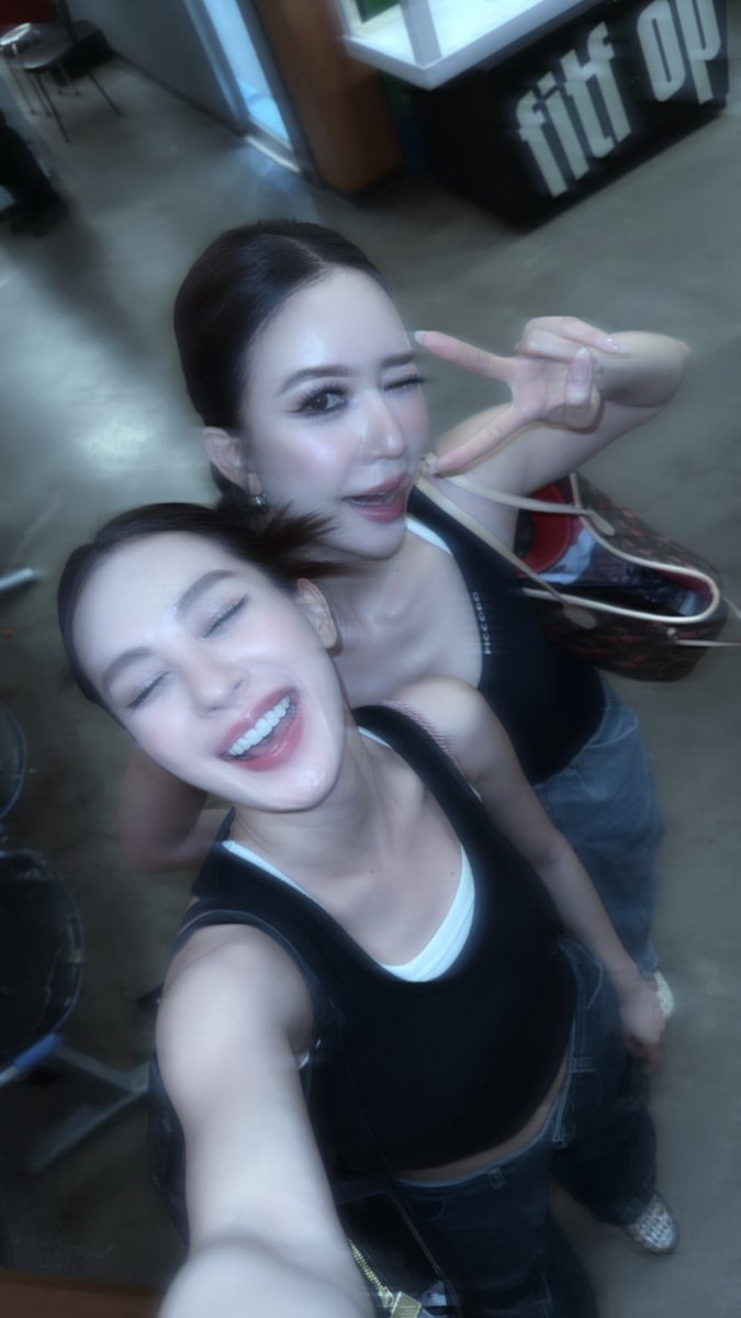 ถึงบ้านกันรึยังค้าบพี่ๆ รายงานหน่อยค้าบ พักผ่อนกันเยอะๆนะคะ 🤍🫶🏻 

NYJ FOREST X ENJOYJUNE
#EnjoyJuneXNiyomJeans