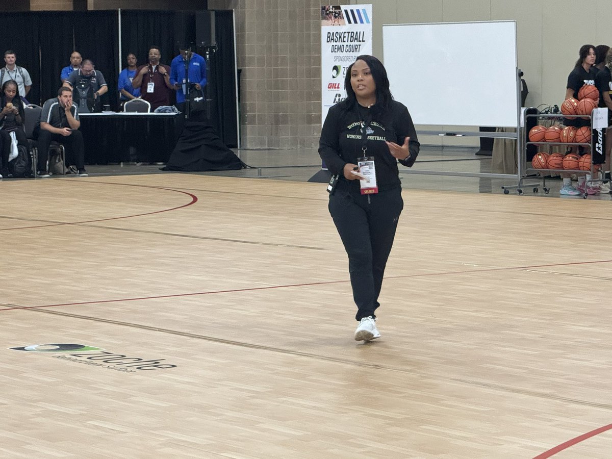 Coach Marshall representing the Summer Creek Bulldogs at the THSCA Coaching Convention!
“We don’t coach drills — we coach details.” Locked in. Focused on the standard.  #Allin