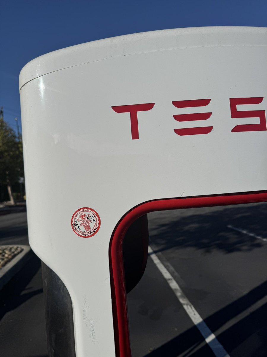 walktherefast's tweet image. First time seeing certification sticker on a charger, obvious evolution from pumps but old school solution to a non-issue