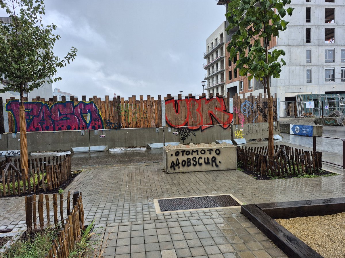 tantannte's tweet image. Balade sur l ile de @nantesfr ou l on constate aisément l efficacité du plan de lutte contre le tag sauvage voulu par @Johanna_Rolland ...