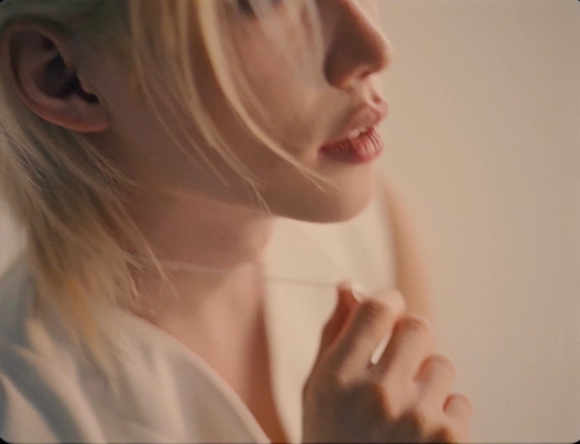 BASE : ON tweet media