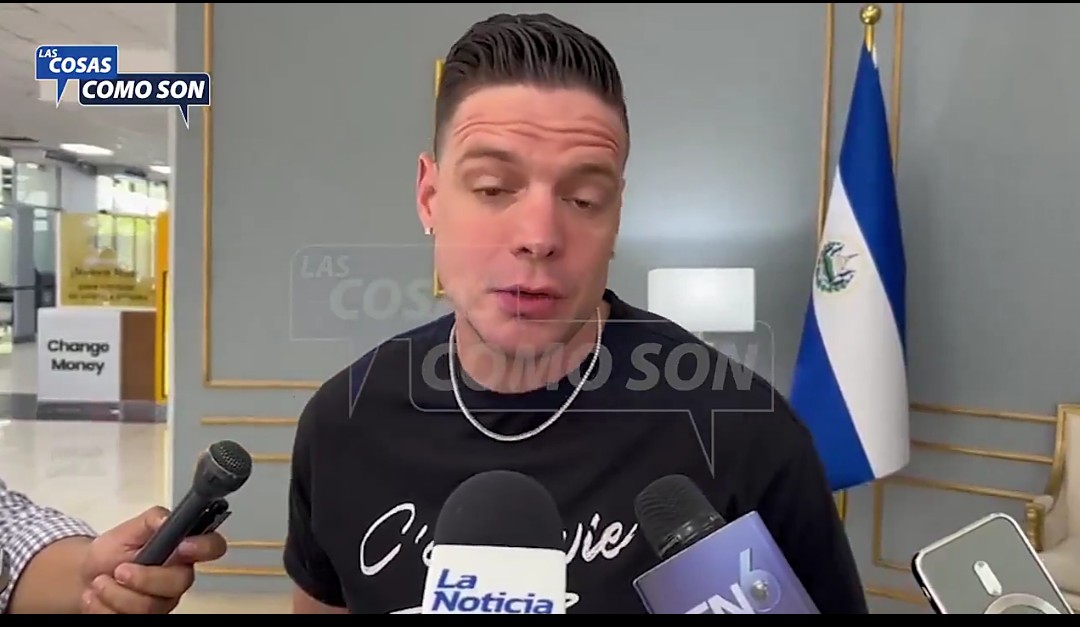 Que ser tan asqueroso y lambucio el tal Marko, que se fué a El Salvador a lavarle la cara al satrapa Bukele, por unos centavos que le pagaron...El dictador Bukele tuvo secuestrados y torturó a 252 venezolanos.