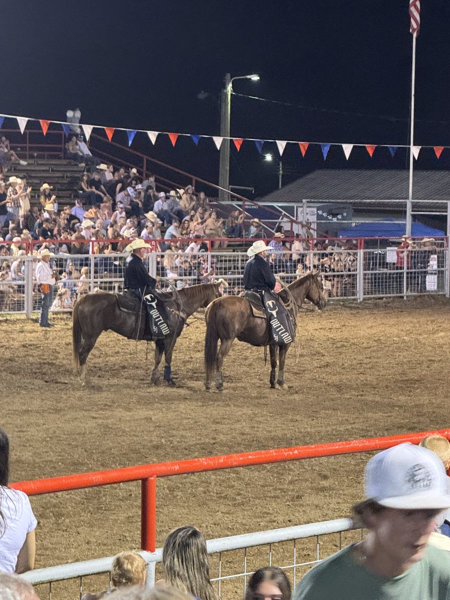 SSutton95's tweet photo. The rodeo was fun! https://t.co/MGrTlyFIzi