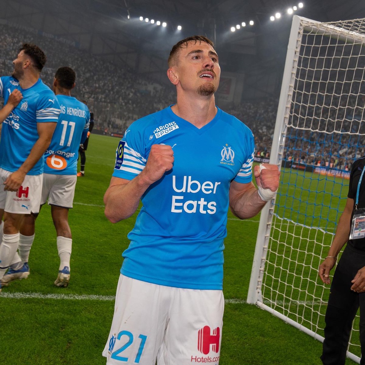 Joueur exemplaire, qui a toujours mouillé le maillot, et humainement irréprochable...

Merci et immense respect @ValRongier28 🫡

#AJamaisOlympien 🔵⚪️