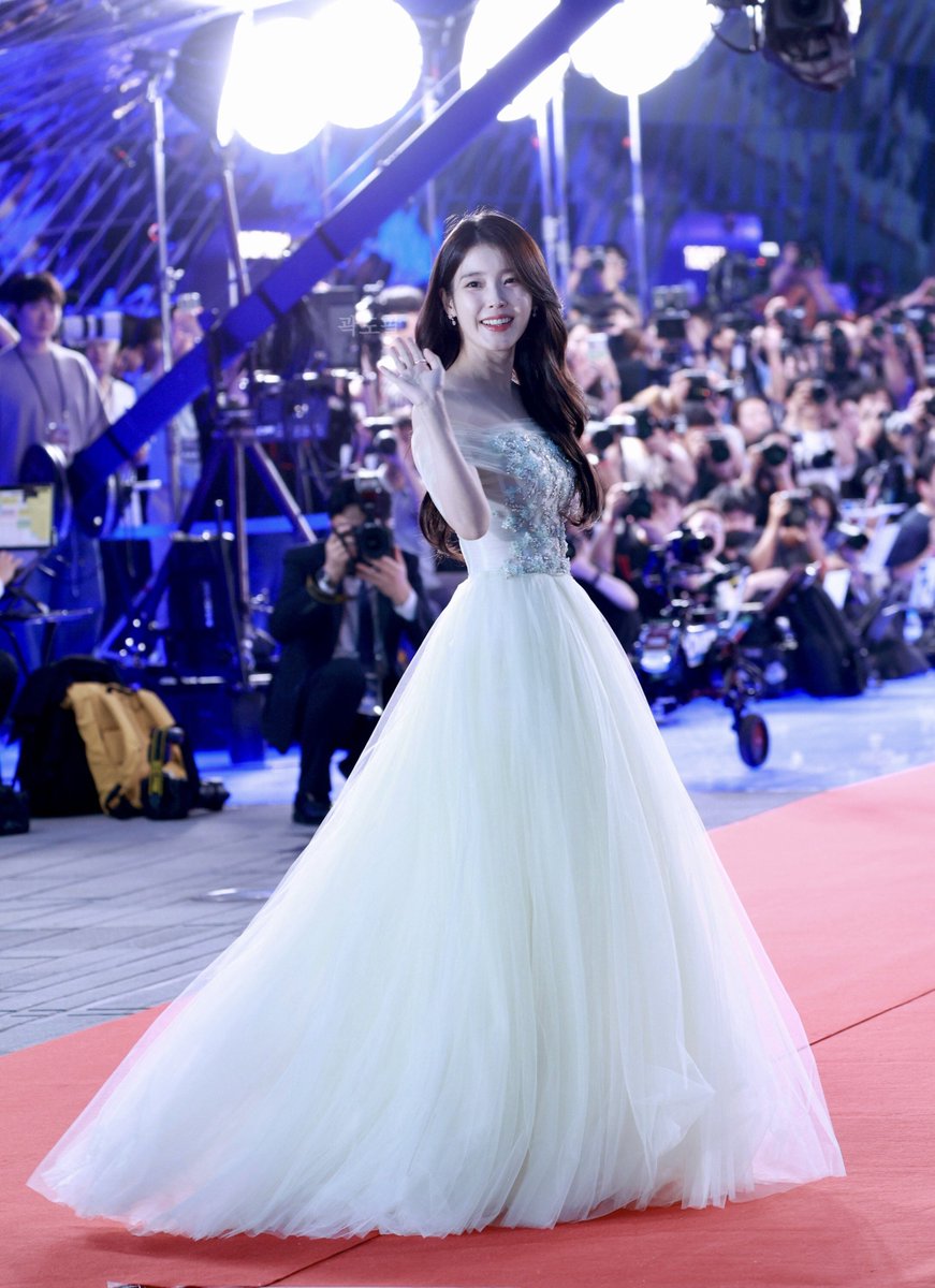 dopal5555's tweet photo. 250718 #아이유 https://t.co/xji9NFGLua