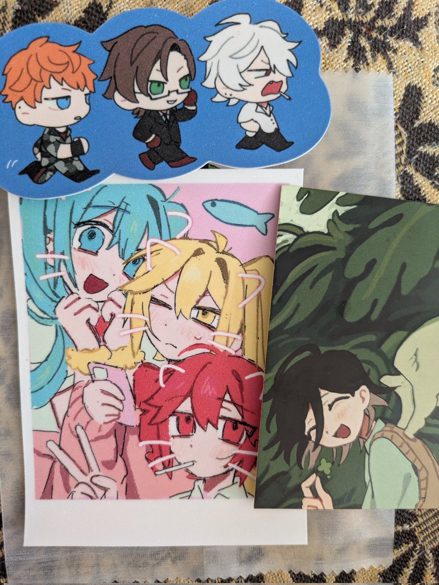 Hanchanarts's tweet image. it was so cool seeing you at Hyperjapan! @moosaicc I hope my sasara bag wasn't too gaudy 😭