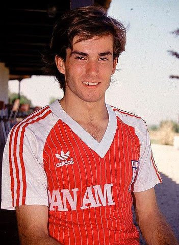 columnaderazta's tweet image. 📇 Raimundo Tupper: Desbordando de la tierra al cielo y presente en todas las copas
columnaderazta.blogspot.com/2012/08/raimun…
#LosCruzados